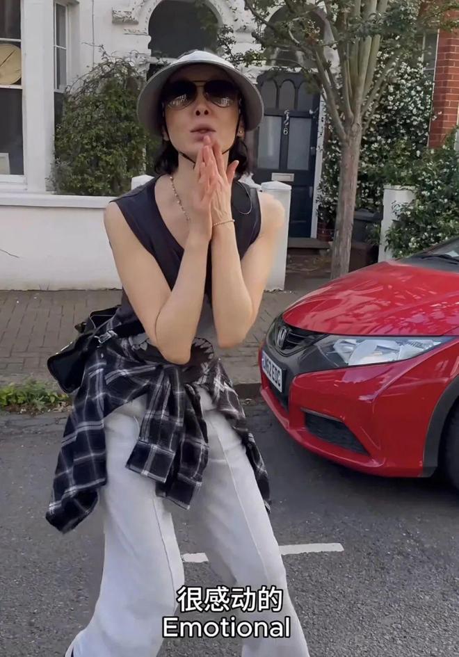 _60岁美上热搜的张曼玉，又给我们上了美的一课_60岁美上热搜的张曼玉，又给我们上了美的一课