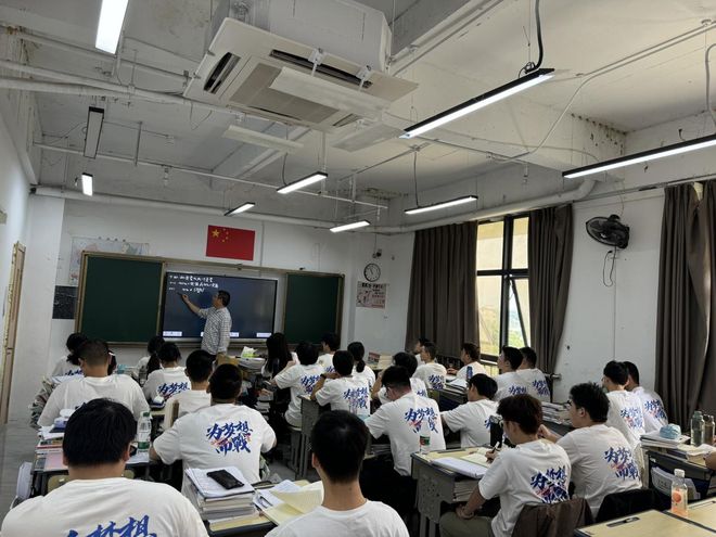 _学霸孵化基地txt_网红孵化班