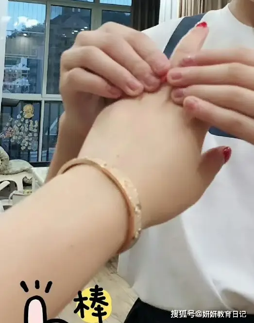 官姓女孩取名简单大方_柳岩随谁姓_