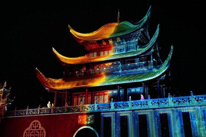 沉浸式观摩《今上岳阳楼》，对话范仲淹共探“吾谁与归”