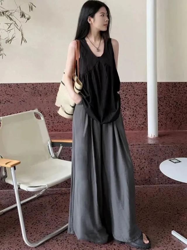 满大街“露奶衫”？短上衣+高腰下装，才是今夏组合！_满大街“露奶衫”？短上衣+高腰下装，才是今夏组合！_