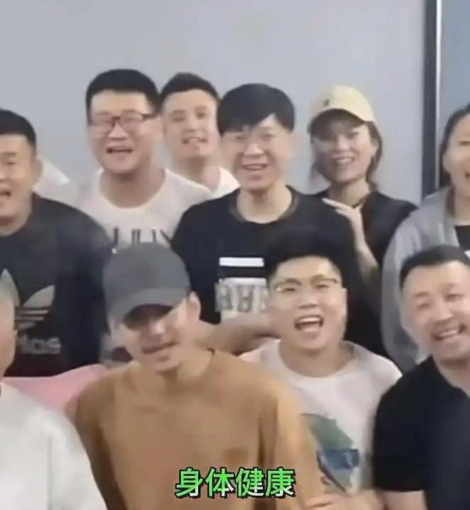 唱到一半有亲吻声音的英文歌__徒弟唱给师傅的歌