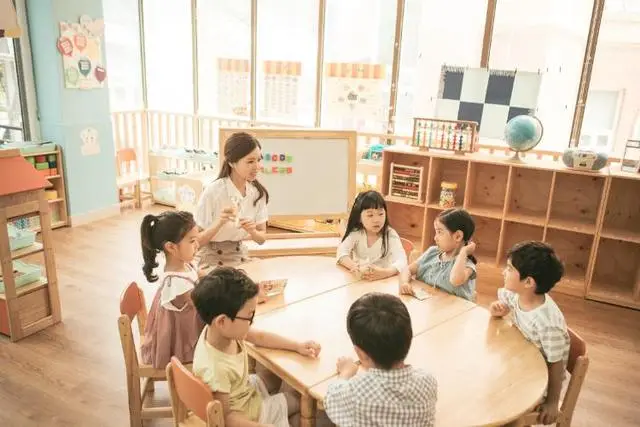 _民办学校总量首缩减_民办学校数量