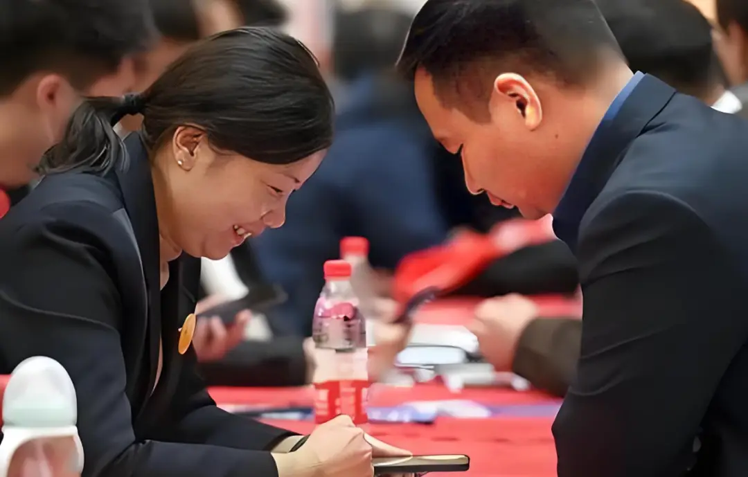 当公务员的大学_公务员铁饭碗吗_