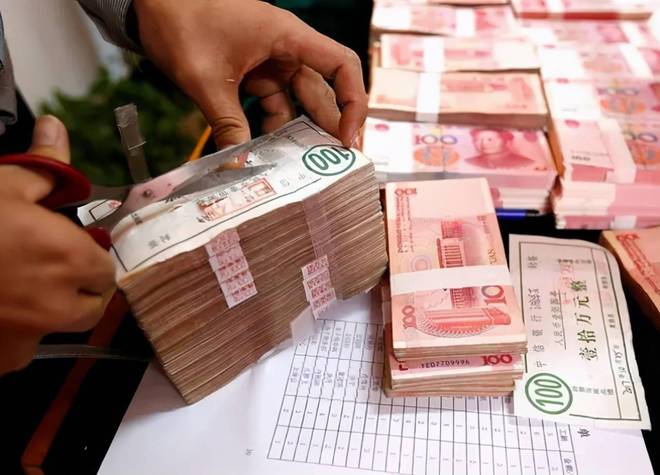 中国存款100万，到底算啥水平？银行人一语道破，不少人沉默了