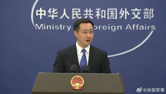_雷军穿的衣服什么牌子_雷军穿的西装