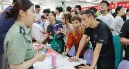 就业焦虑提前 4 年！1222 万毕业生逼出 “新选择”：比起名校光环，他们更要 “确定的未来”