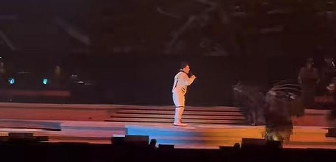 _陈奕迅舞台摔倒_陈奕迅演唱会摔倒视频