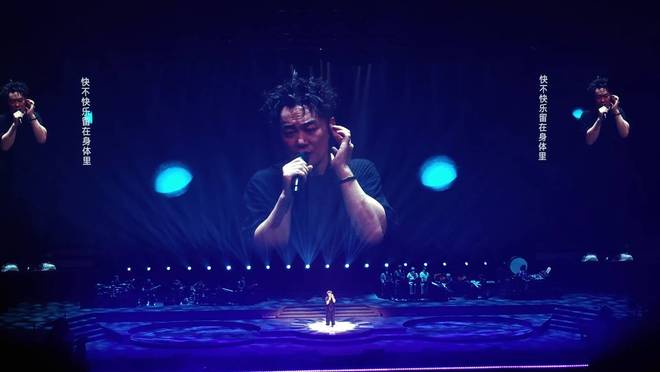 _陈奕迅演唱会摔倒视频_陈奕迅舞台摔倒