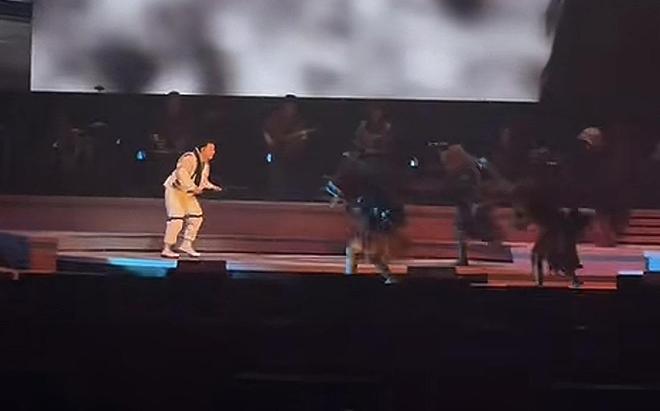 _陈奕迅舞台摔倒_陈奕迅演唱会摔倒视频