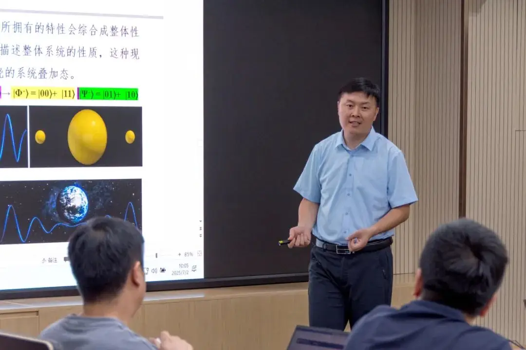 国生开讲主持人是谁_我校道德讲堂开讲_