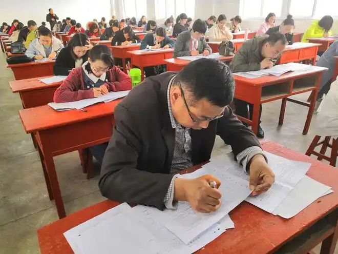 瞠目结舌！农村小学教师选调县城初中，1分都能入围