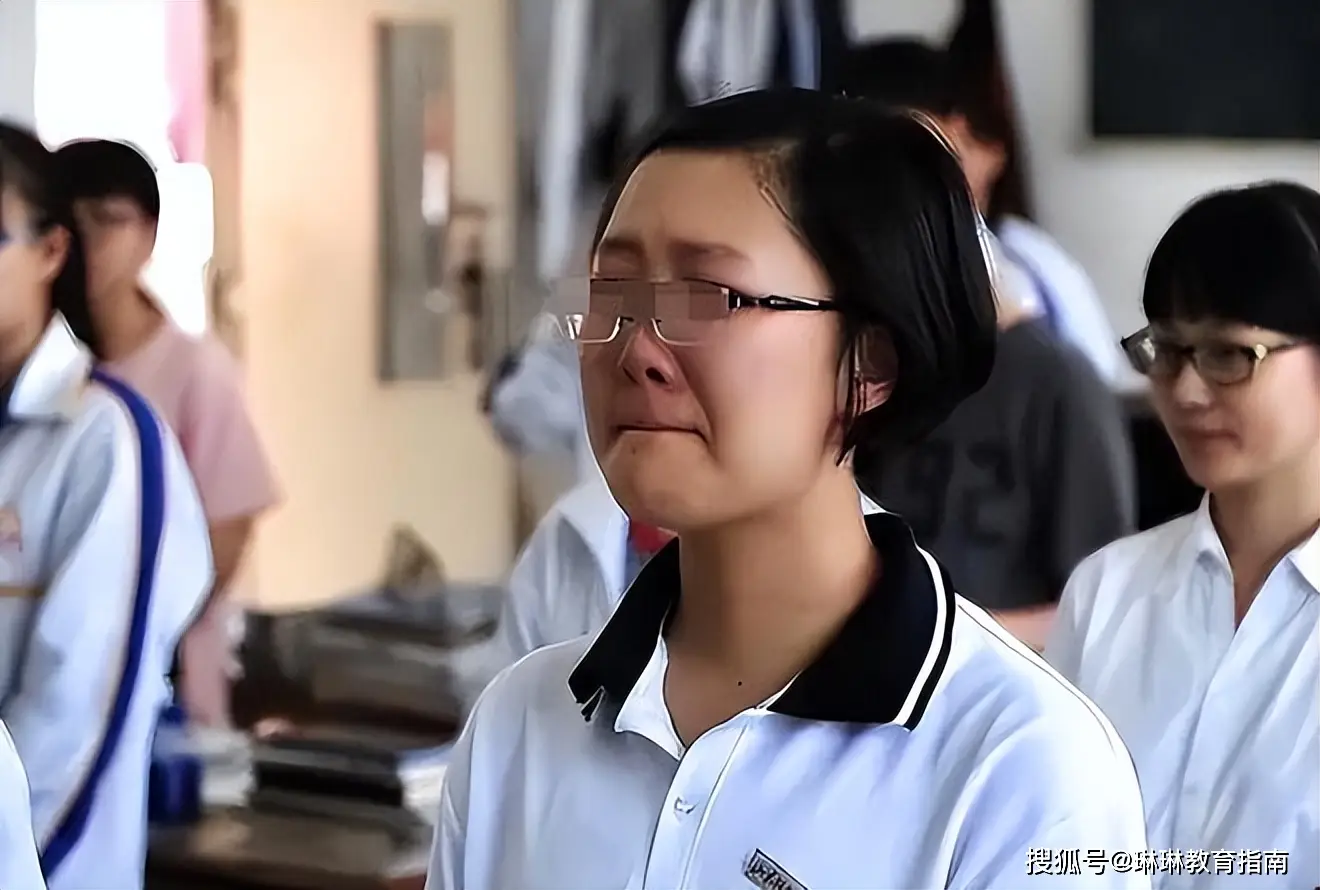 _一盒“廉价珠宝”，让高三女孩母亲气到发抖：我的孩子已经烂掉了_一盒“廉价珠宝”，让高三女孩母亲气到发抖：我的孩子已经烂掉了
