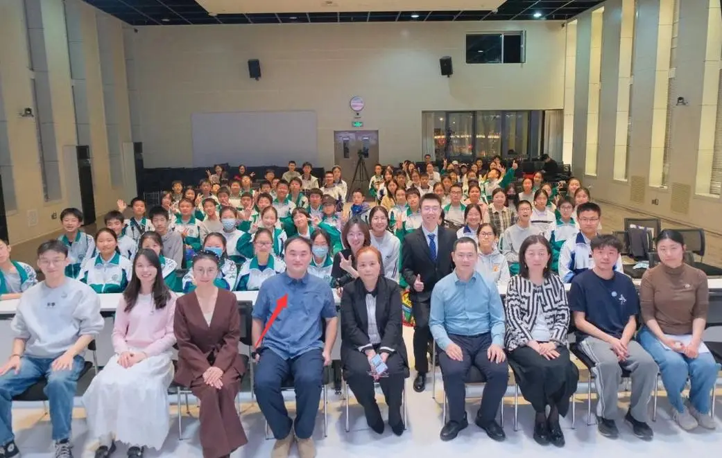 逝闻搞副教授还在大学里吗_大学教授英年早逝_