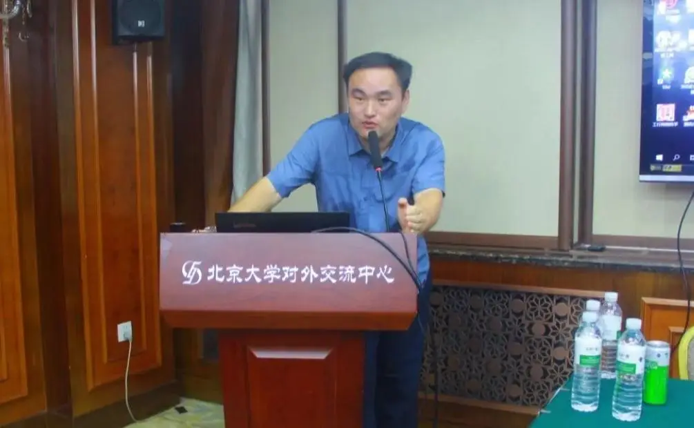 逝闻搞副教授还在大学里吗__大学教授英年早逝