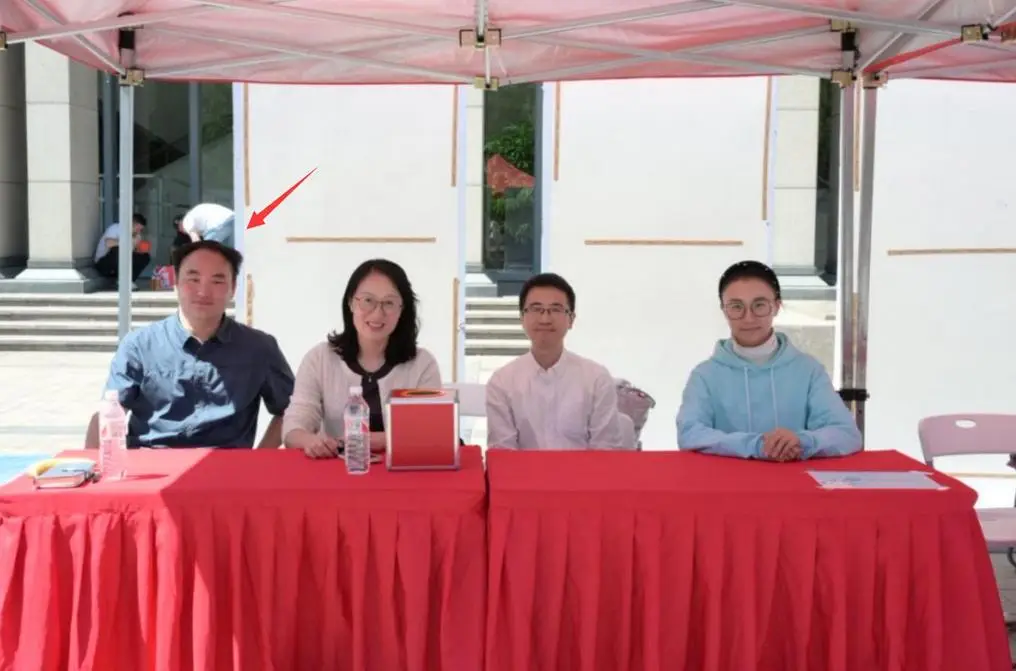 _大学教授英年早逝_逝闻搞副教授还在大学里吗