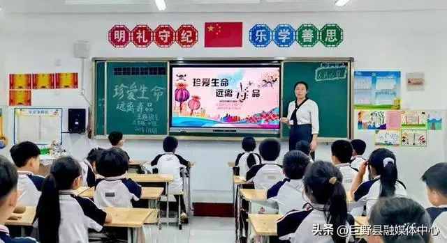 _凤凰办文昌路小学开展“珍爱生命 远离毒品”主题教育活动_凤凰办文昌路小学开展“珍爱生命 远离毒品”主题教育活动