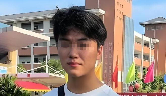 高考考生考上清华__去年考清华的男孩