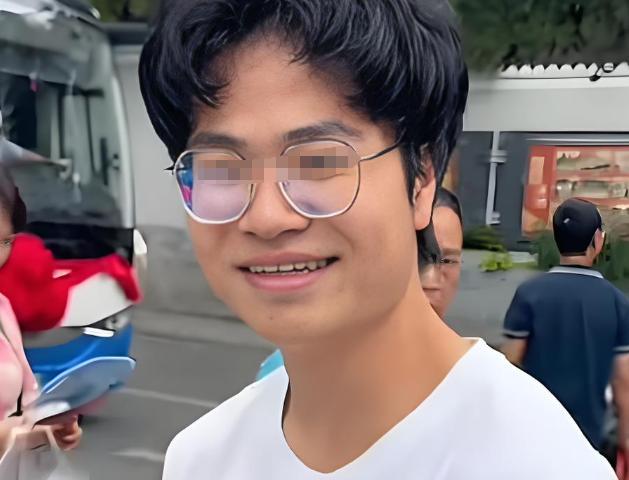 去年考清华的男孩__高考考生考上清华