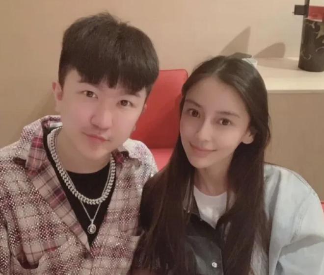 李心月爆料黄晓明离婚原因，baby婚内出轨，还牵扯到劣迹艺人邓某__李心月爆料黄晓明离婚原因，baby婚内出轨，还牵扯到劣迹艺人邓某
