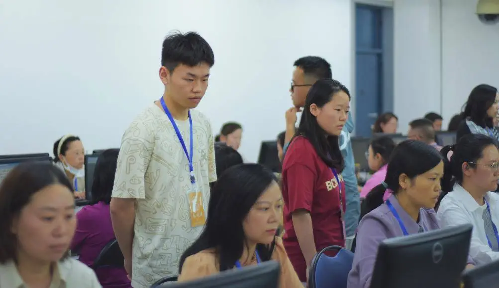 高考评卷人员是哪些__高考评卷老师会很严格吗