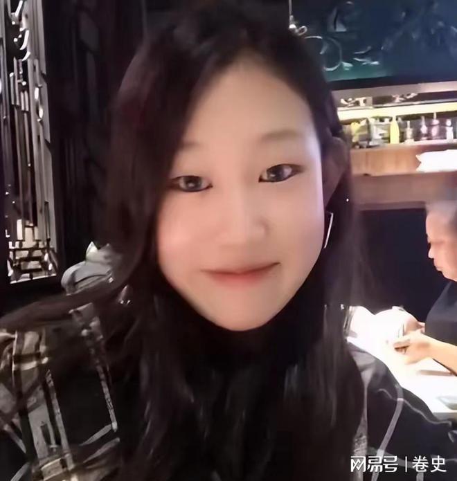 小娃脸一边大一边小__多久染头发不伤头发