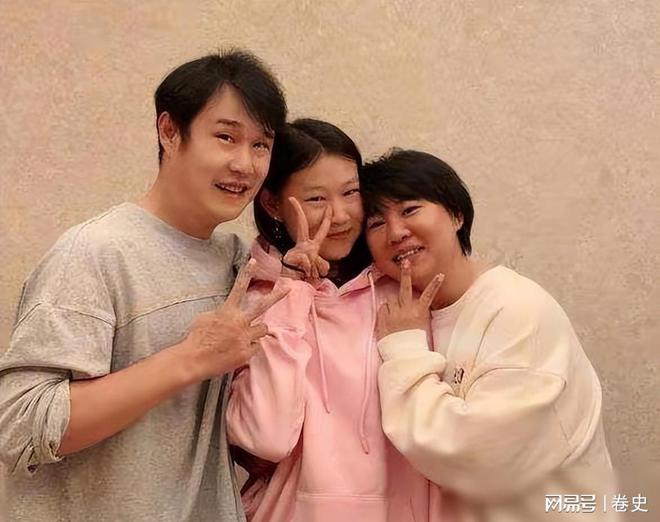 多久染头发不伤头发__小娃脸一边大一边小