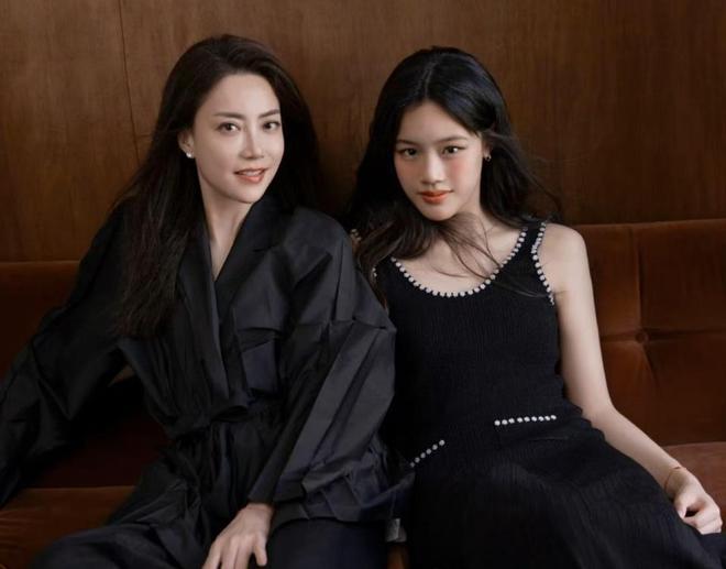 霍汶希女儿像谢霆锋_封秀女圣旨_