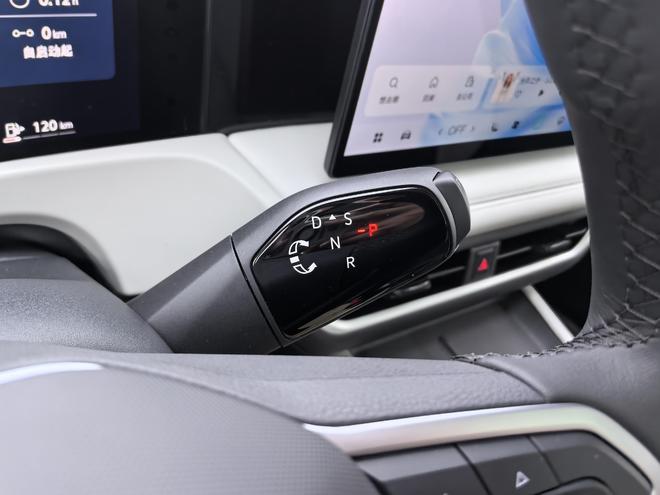 搭载1.4T动力6AT变速箱 全新捷达VS8正式亮相