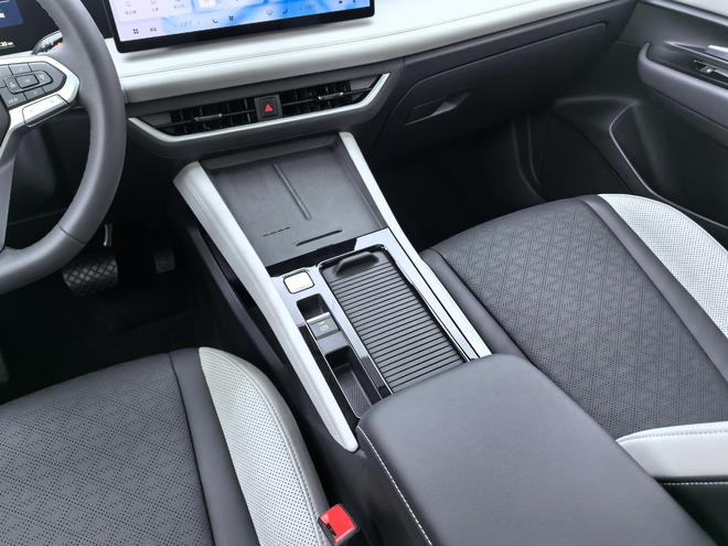 搭载1.4T动力6AT变速箱 全新捷达VS8正式亮相