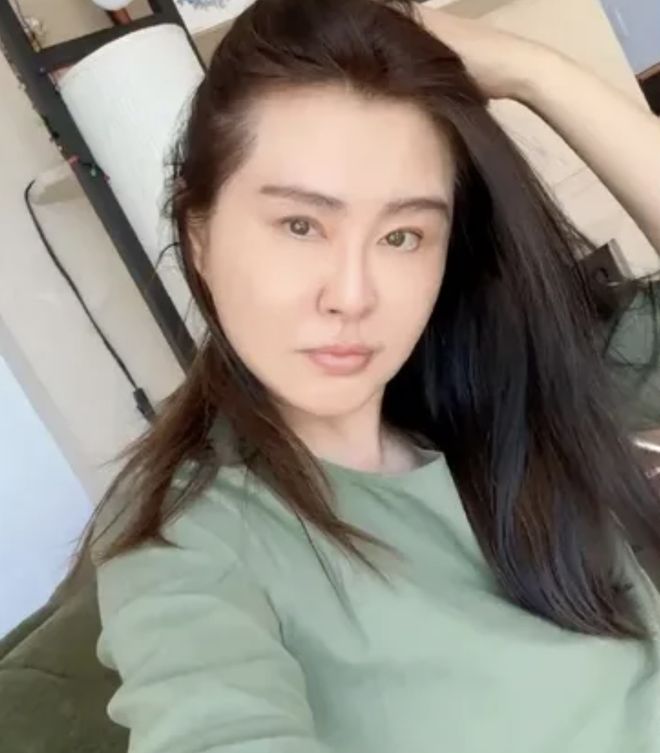 自拍识颜值_自拍现象_