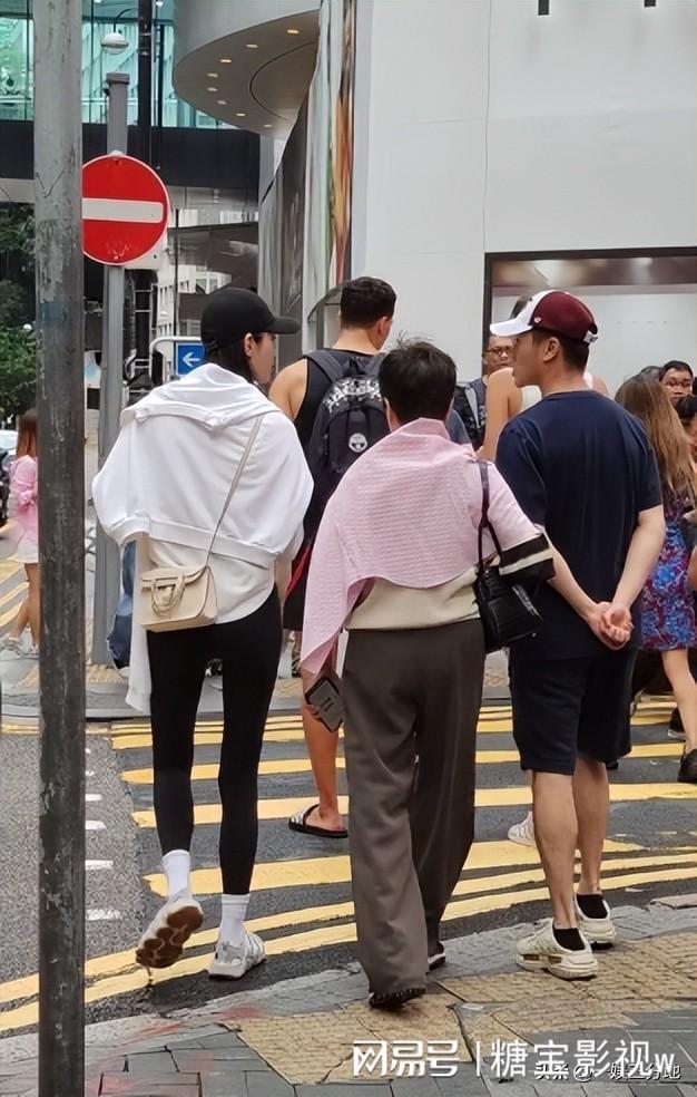 婆婆矮会影响孙子孙女身高吗__婆婆个子矮穿什么好看