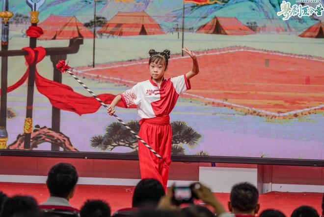“小粤迷”尖叫之夜！第四届青少年粤剧夏令营迎来名家探营_“小粤迷”尖叫之夜！第四届青少年粤剧夏令营迎来名家探营_