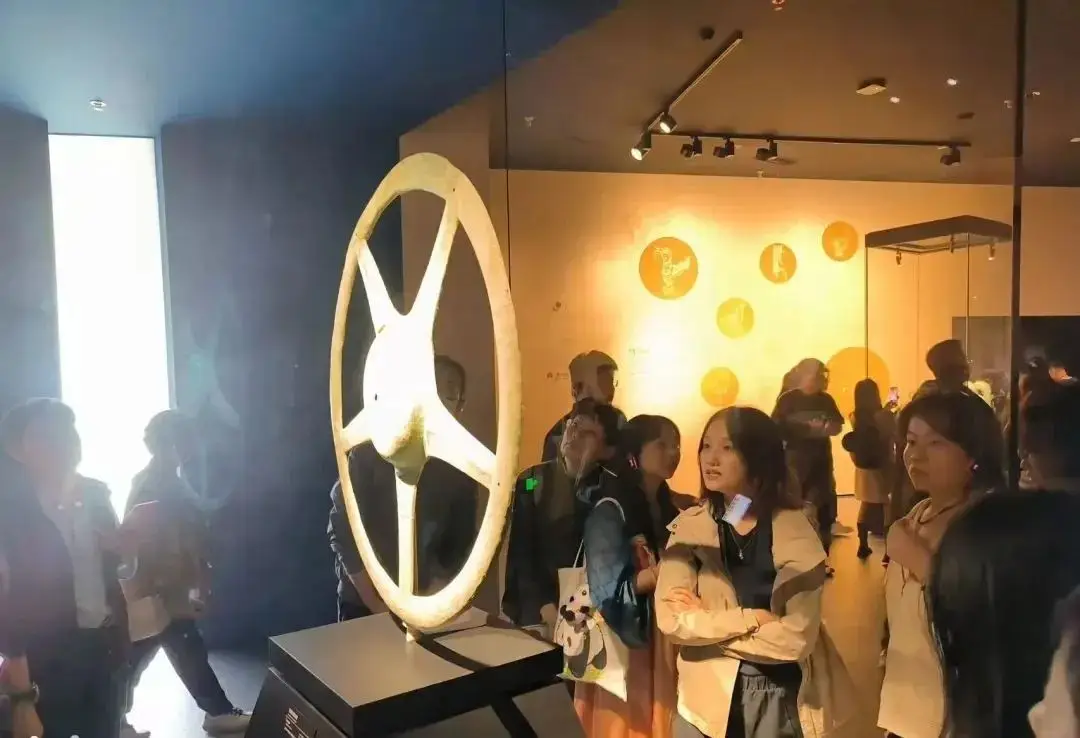 _「压垮」中产的最后一根稻草：低配暑假_「压垮」中产的最后一根稻草：低配暑假