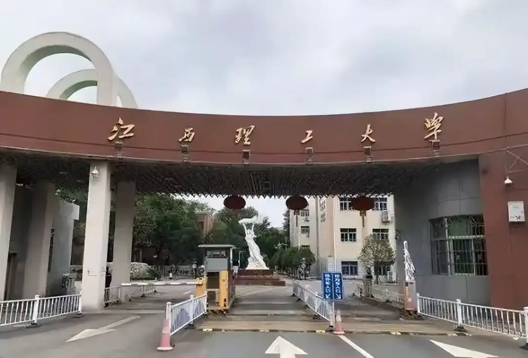 留学生公寓比中国学生好_留学生公寓事件_