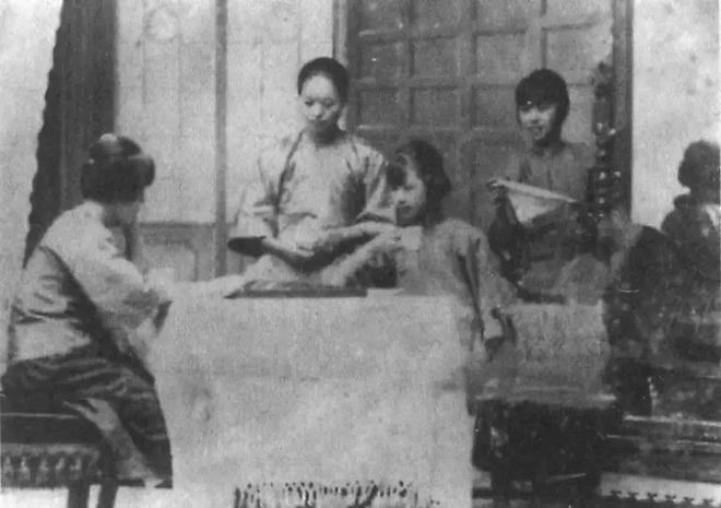 “勃朗特三姐妹”与“合肥四姐妹”：荒原与园林_“勃朗特三姐妹”与“合肥四姐妹”：荒原与园林_