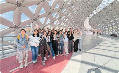 共赏丝路美景 共促相互了解（侨界关注）