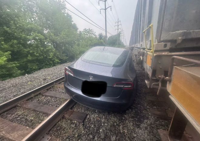 特斯拉自己开车__特斯拉驾驶员离开自动熄火吗