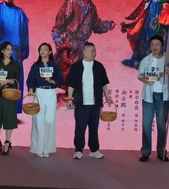 演小丑入戏太深_演戏的小丑_