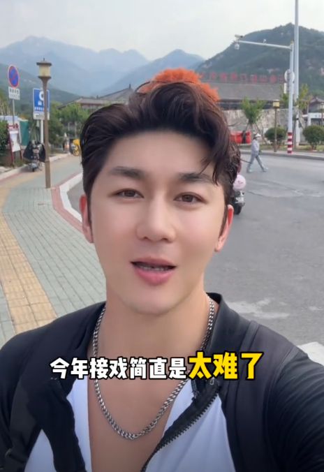 演戏的小丑__演小丑入戏太深