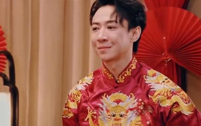扒一扒明星黑历史大全__张馨予扒坐台黑历史不雅照