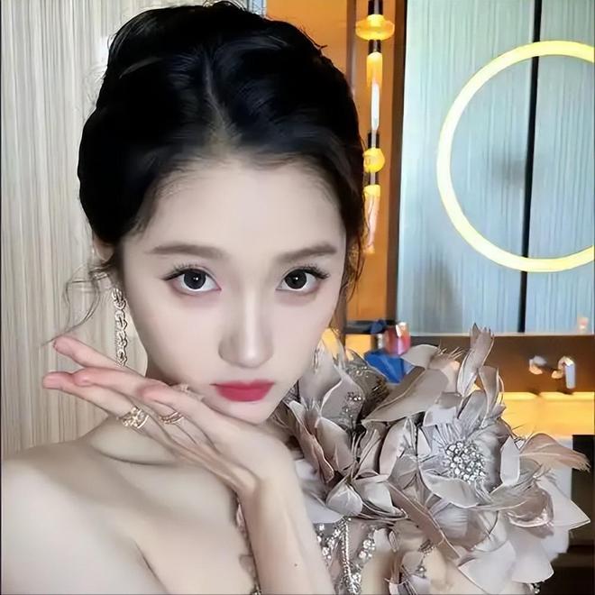 原来避嫌只是假象？鹿晗关晓彤疑似没分手，细节暴露真实关系_原来避嫌只是假象？鹿晗关晓彤疑似没分手，细节暴露真实关系_