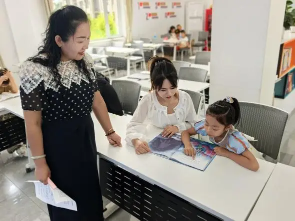 社区书香飘万家亲子阅读活动_社区开展童心向党亲子阅读_