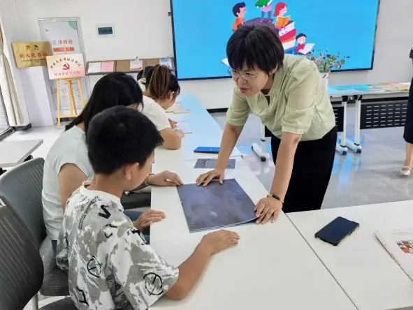 社区开展童心向党亲子阅读_社区书香飘万家亲子阅读活动_