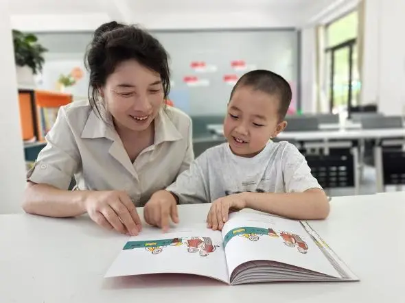 社区书香飘万家亲子阅读活动_社区开展童心向党亲子阅读_