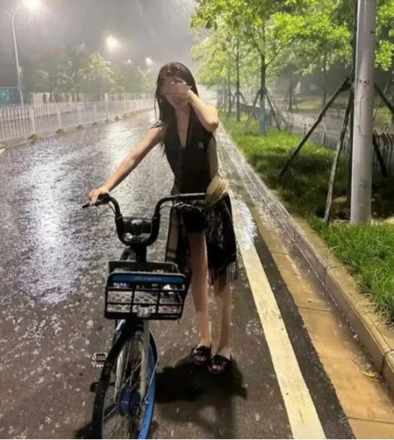 _下暴雨鱼会被淹死吗_半夜叫你别出门看