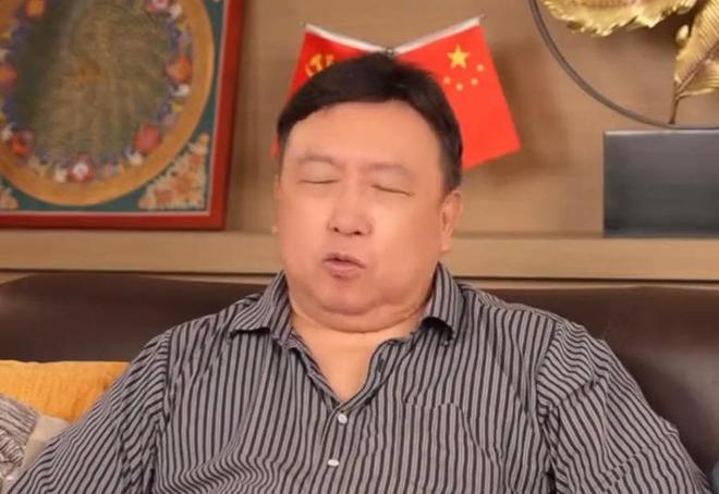谢霆锋和柏芝最近消息_谢霆锋为柏芝撑伞_