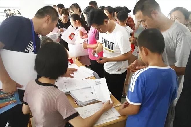 家长集体“倒戈”公立校：理性之选背后的深度考量