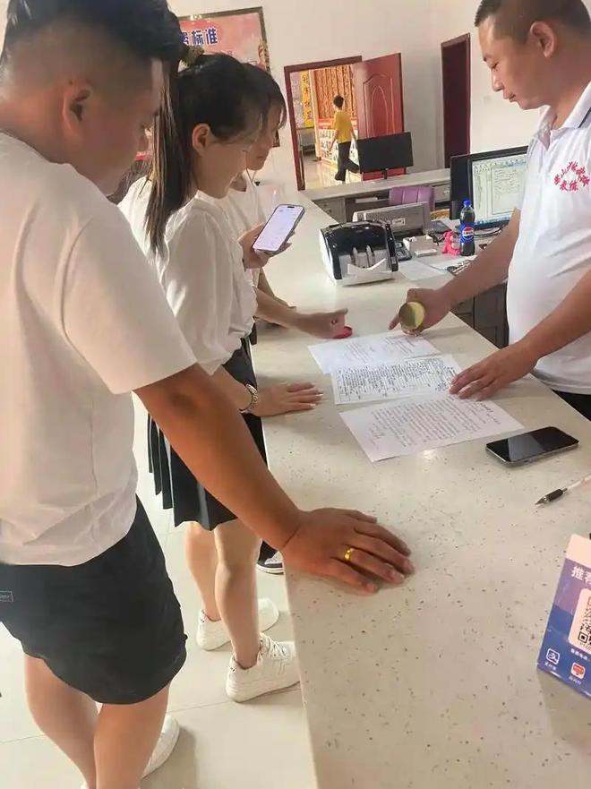 家长集体“倒戈”公立校：理性之选背后的深度考量_家长集体“倒戈”公立校：理性之选背后的深度考量_