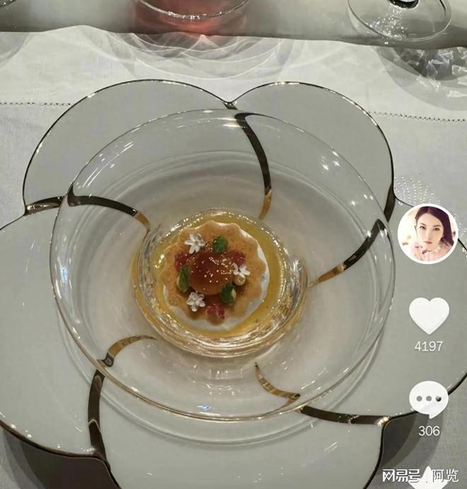 李湘晒午餐，吃四盘西餐，有高级鱼子酱还有高级虾__李湘晒午餐，吃四盘西餐，有高级鱼子酱还有高级虾